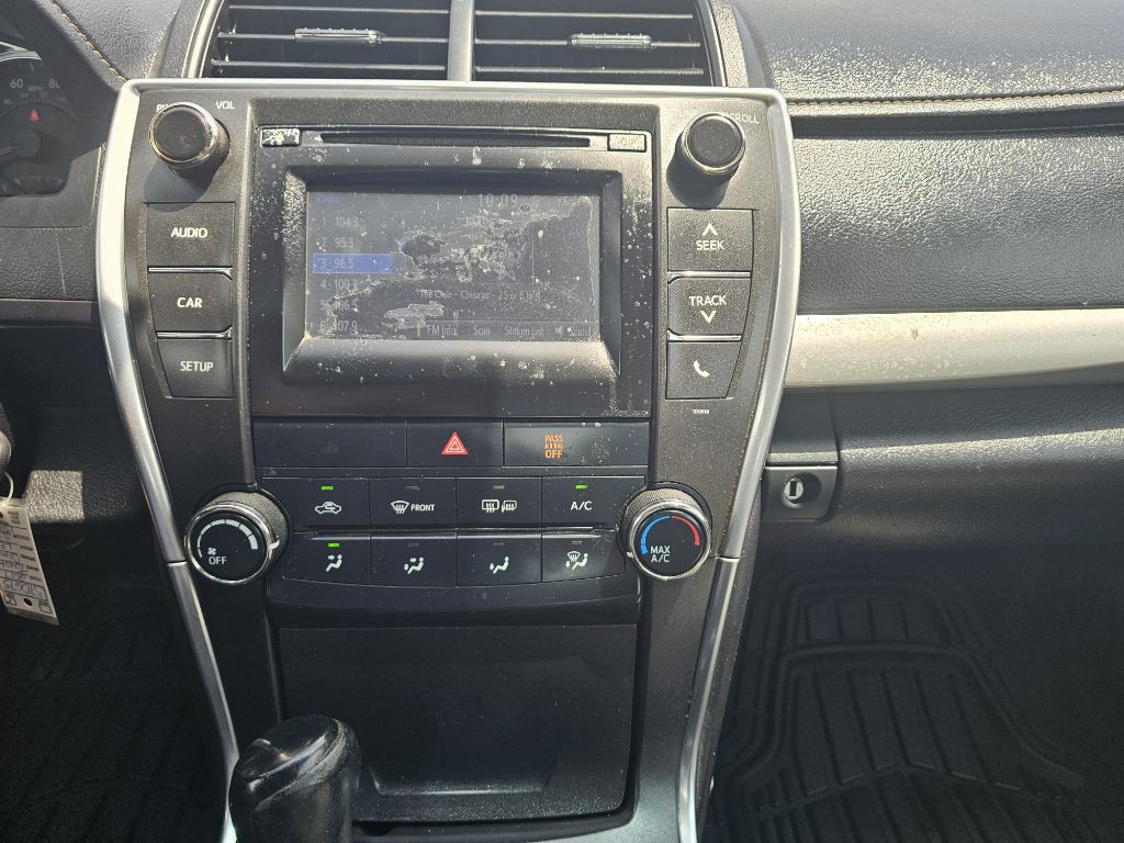 2017 Toyota Camry Image 17