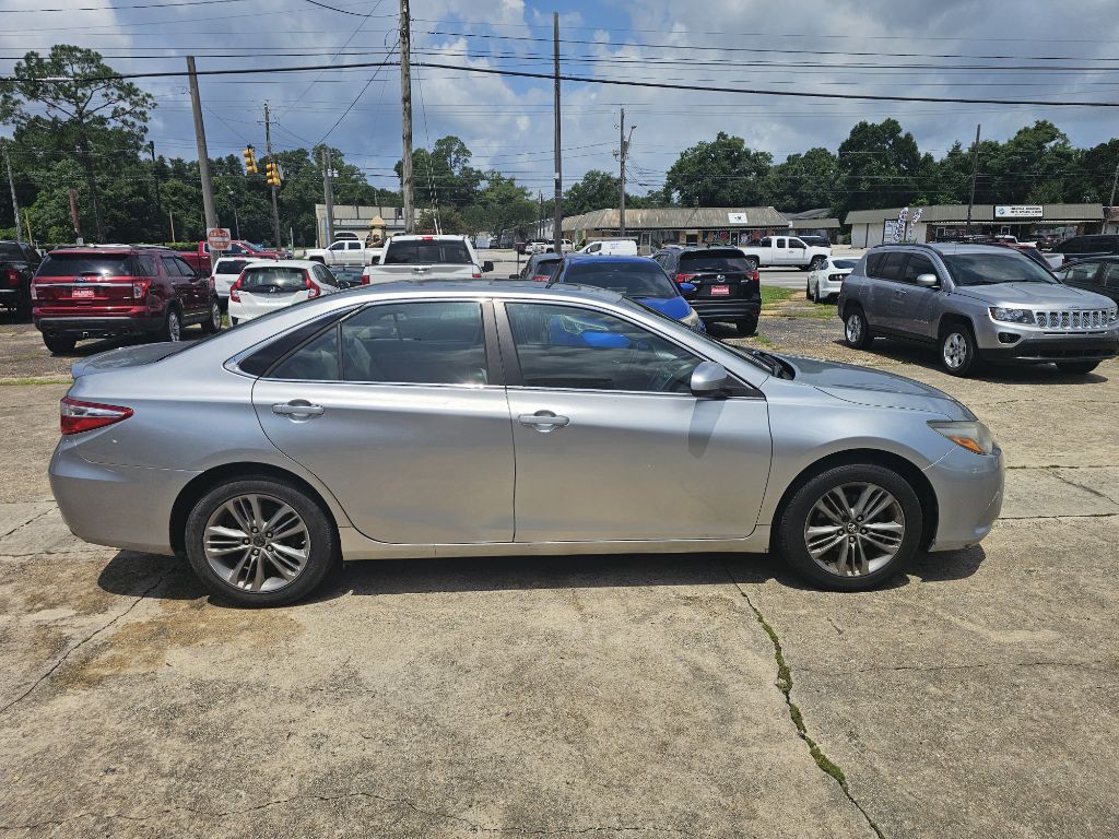 2017 Toyota Camry Image 5