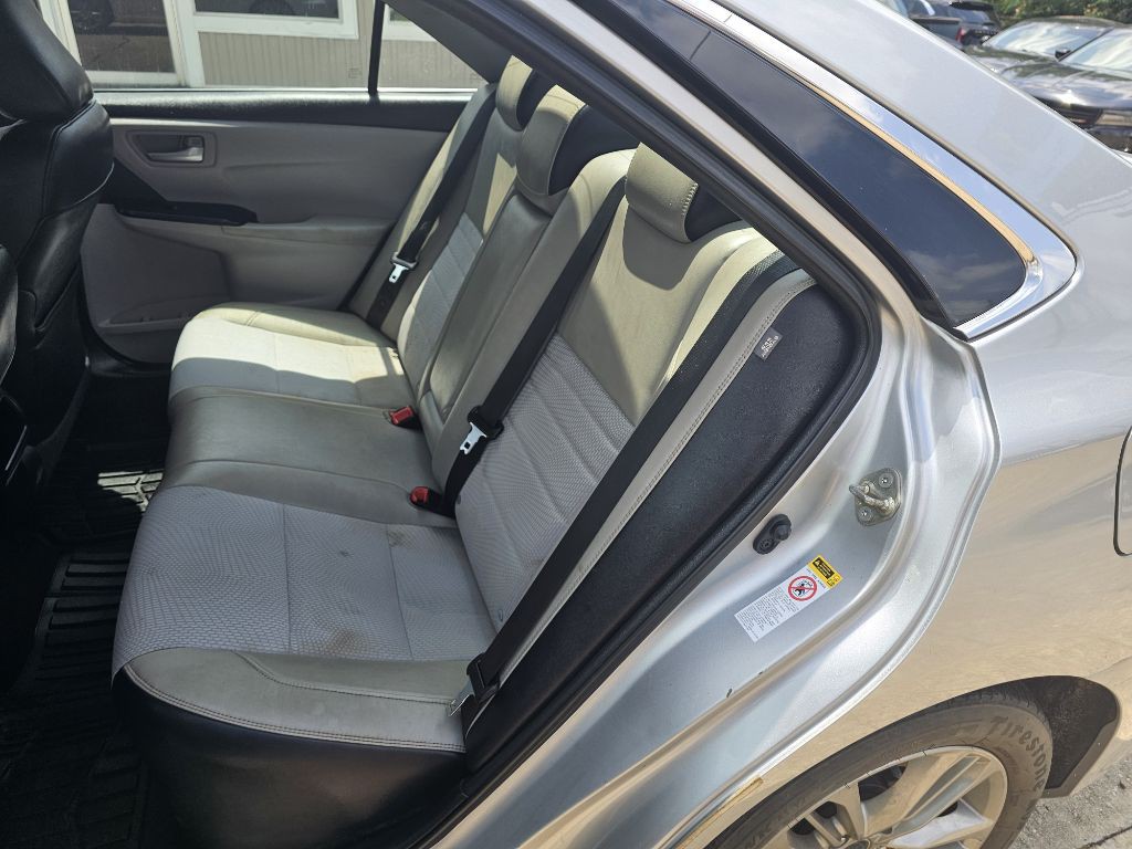 2017 Toyota Camry Image 27