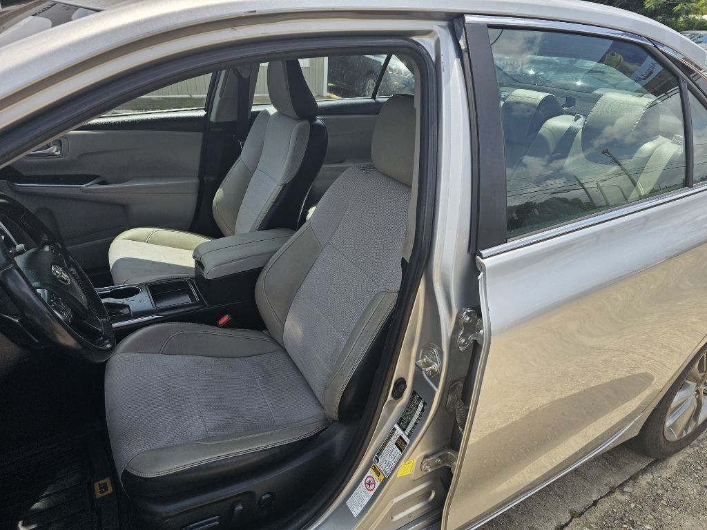 2017 Toyota Camry Image 28
