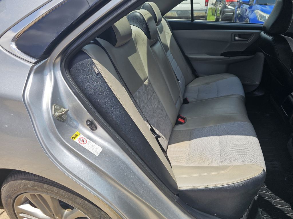 2017 Toyota Camry Image 30