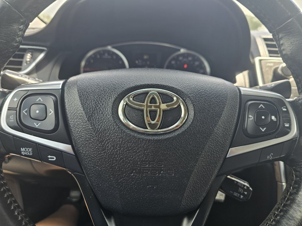 2017 Toyota Camry Image 35