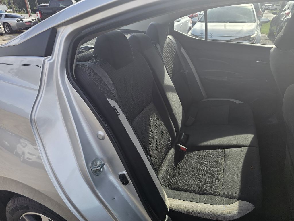 2020 Nissan Versa Image 10