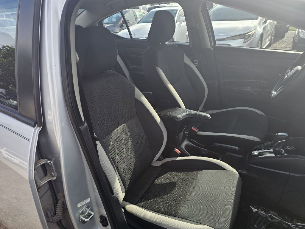 2020 Nissan Versa Image 12