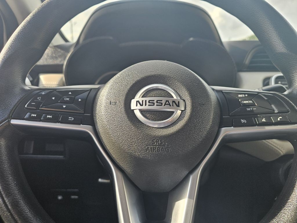 2020 Nissan Versa Image 14