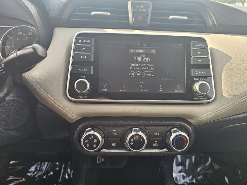 2020 Nissan Versa Image 15