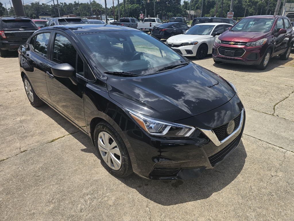 2021 Nissan Versa Image 4