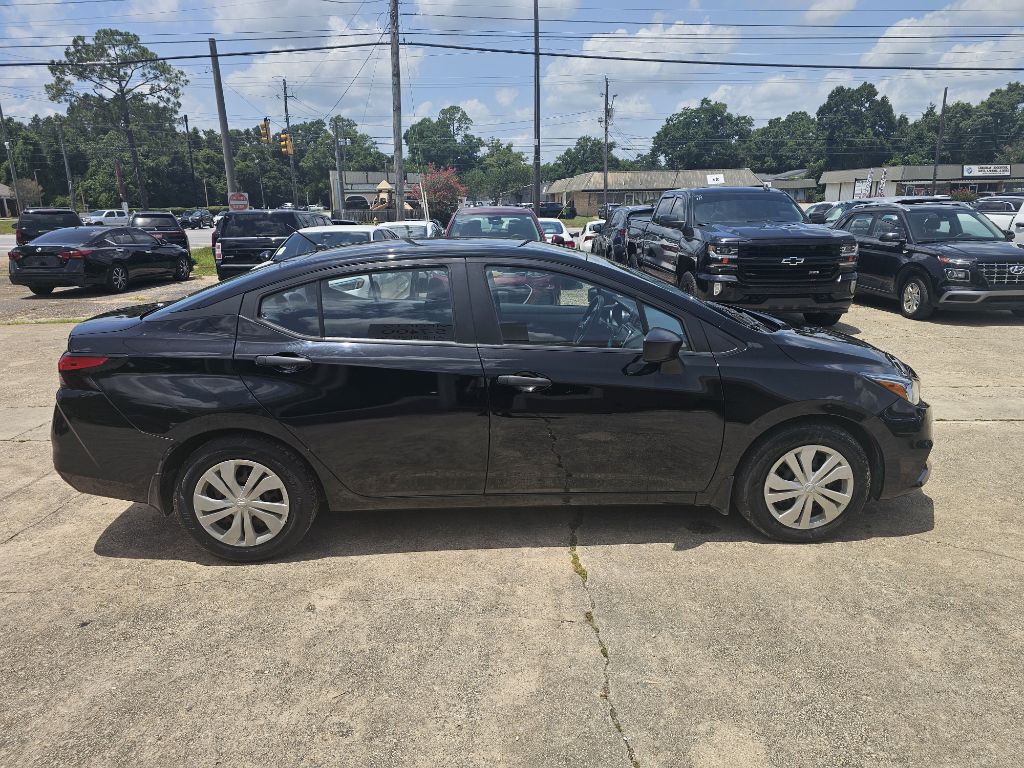 2021 Nissan Versa Image 5