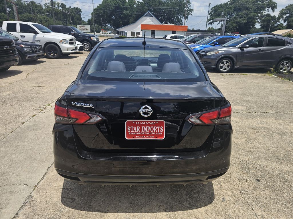 2021 Nissan Versa Image 7