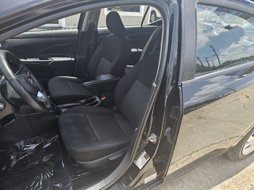 2021 Nissan Versa Image 8