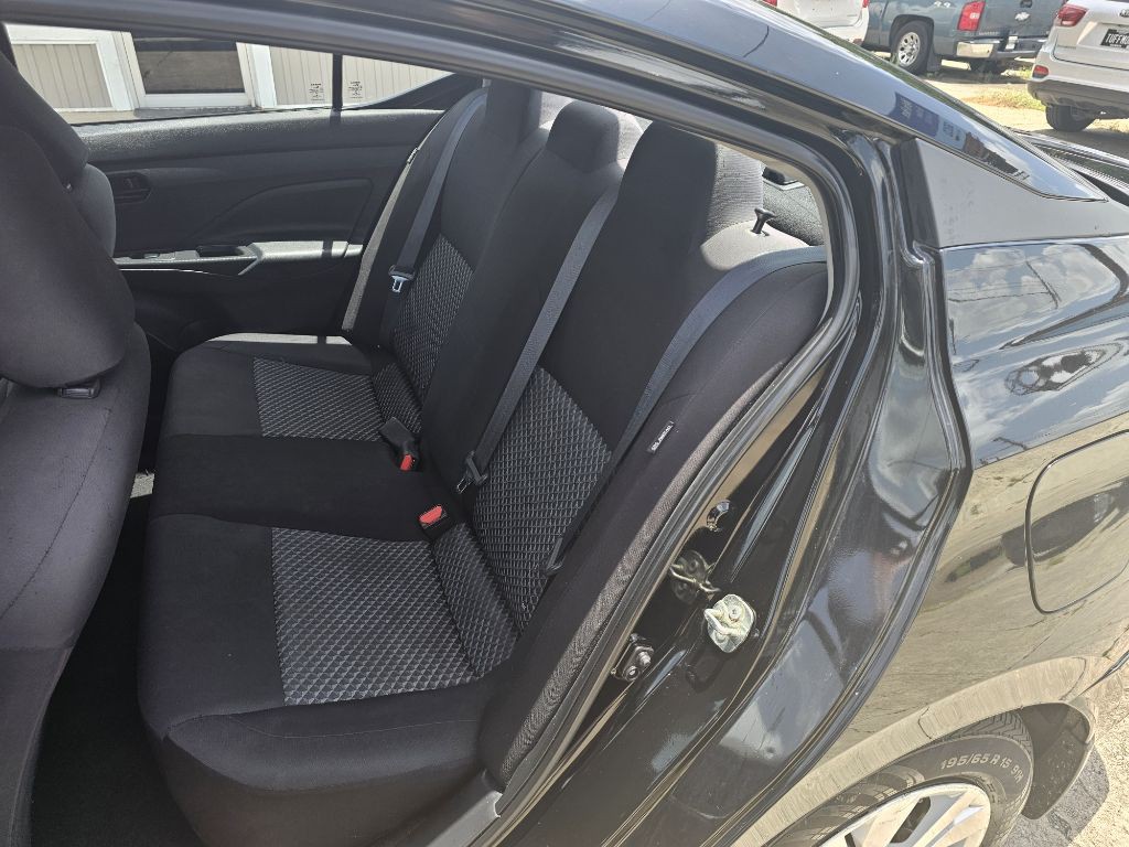 2021 Nissan Versa Image 9