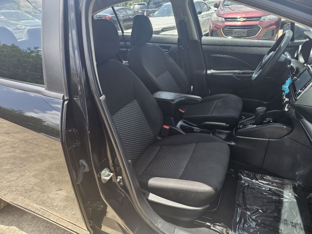 2021 Nissan Versa Image 10