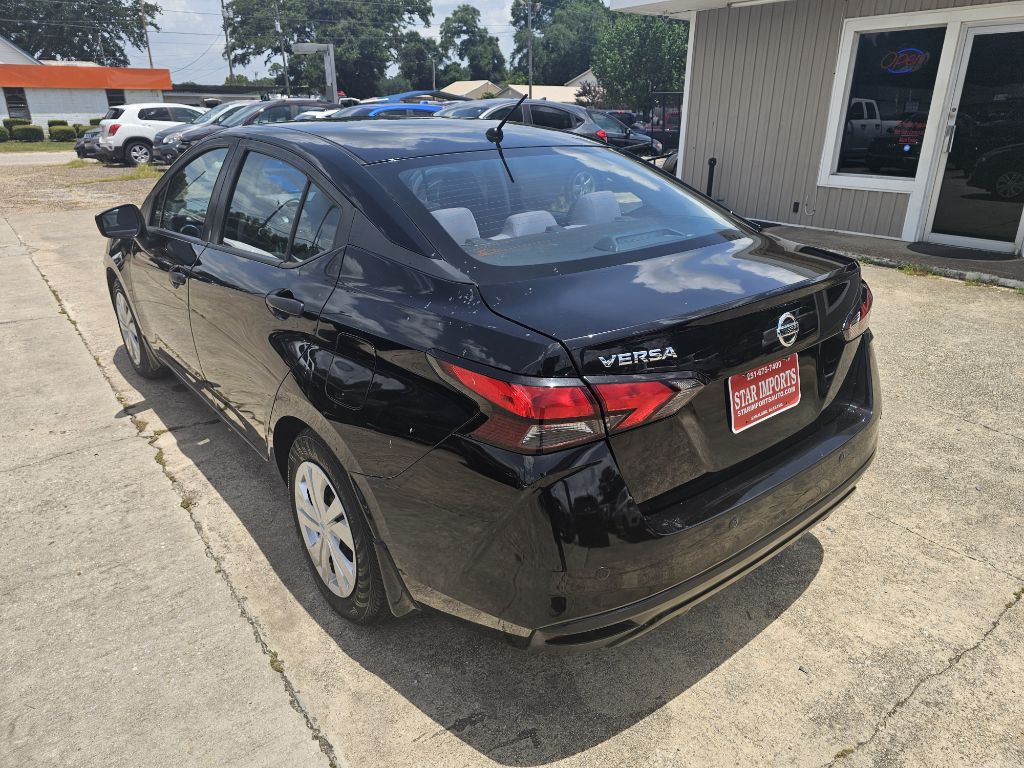 2021 Nissan Versa Image 11