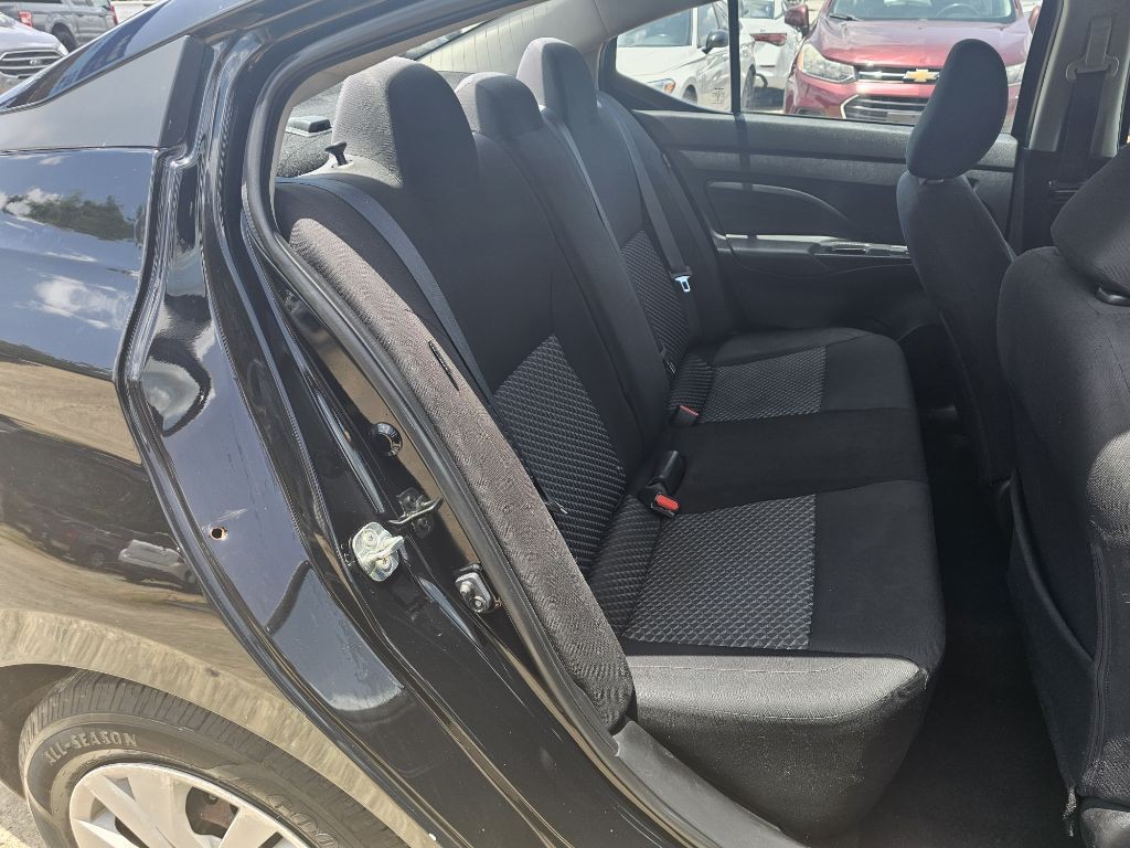 2021 Nissan Versa Image 12