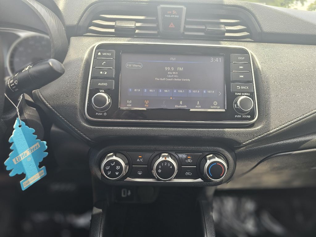 2021 Nissan Versa Image 17
