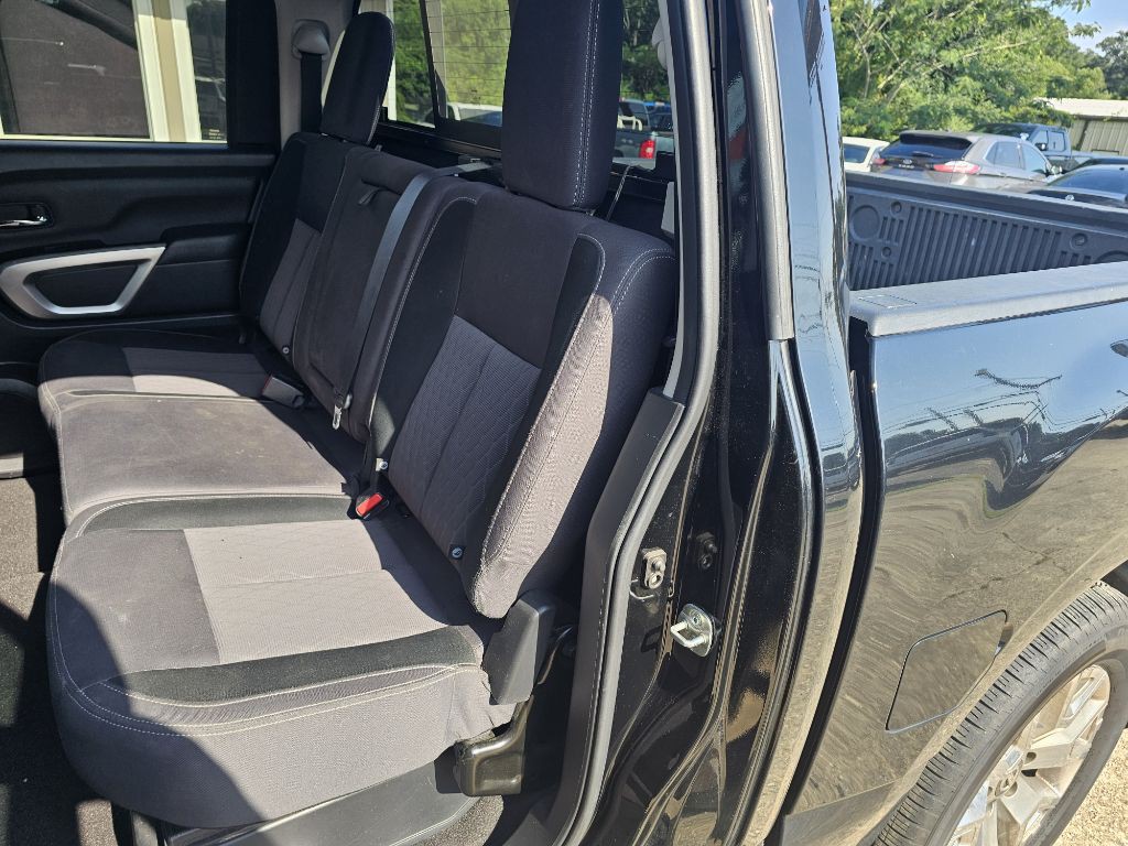 2022 Nissan Titan Image 10