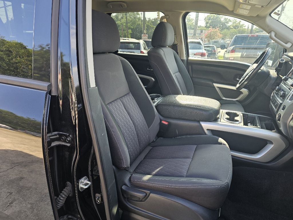 2022 Nissan Titan Image 11