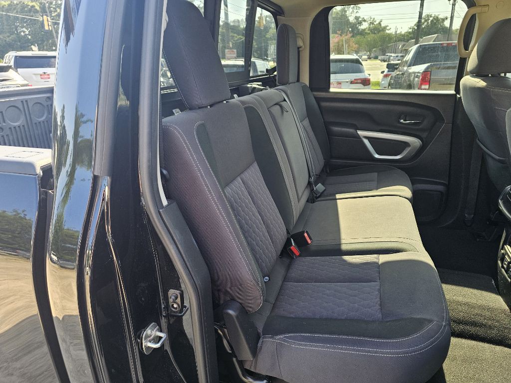 2022 Nissan Titan Image 12