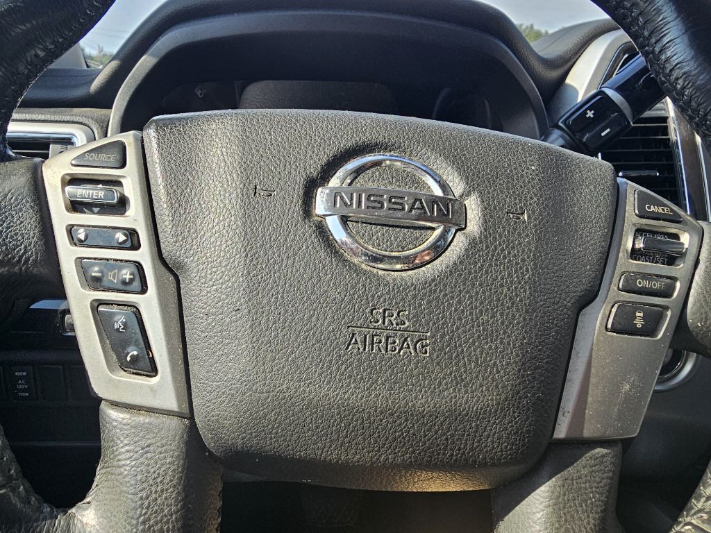 2022 Nissan Titan Image 13