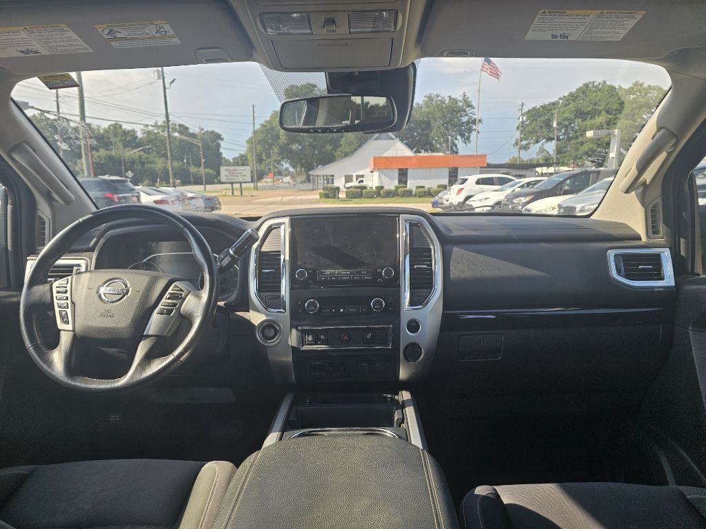 2022 Nissan Titan Image 15