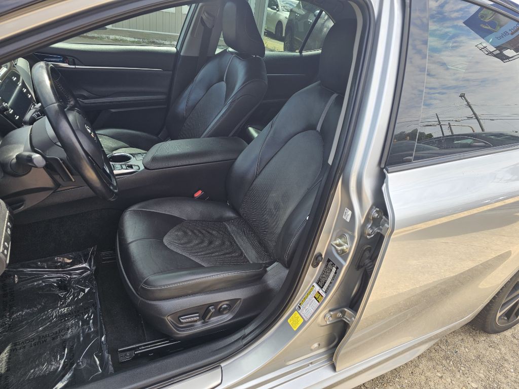 2019 Toyota Camry Image 9