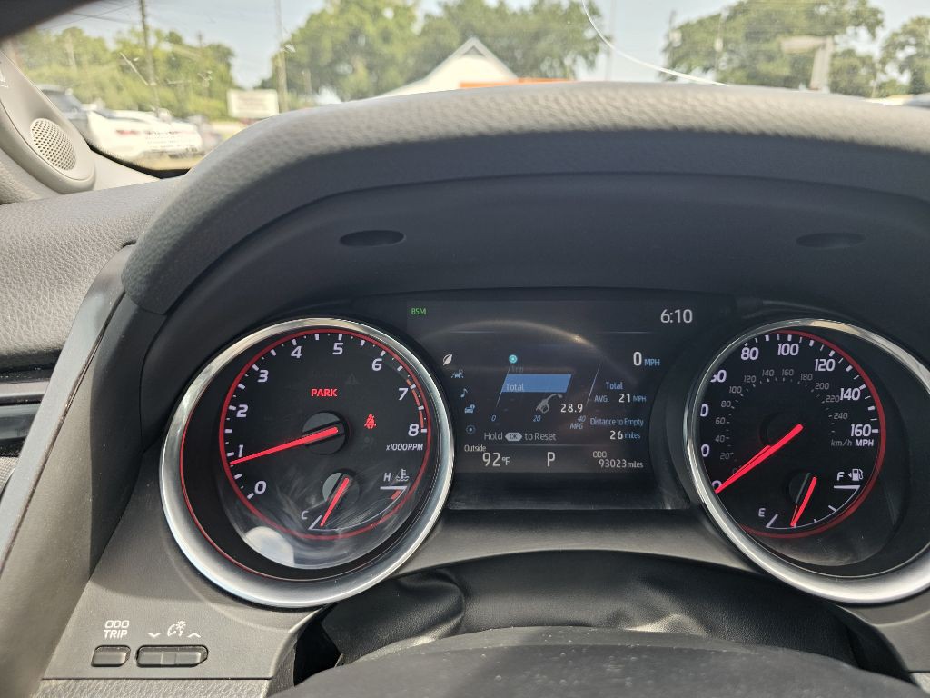 2019 Toyota Camry Image 17