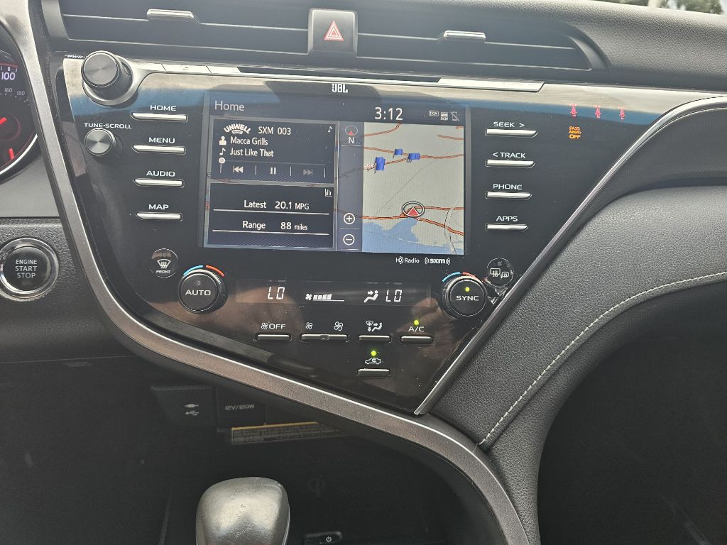 2018 Toyota Camry Image 17