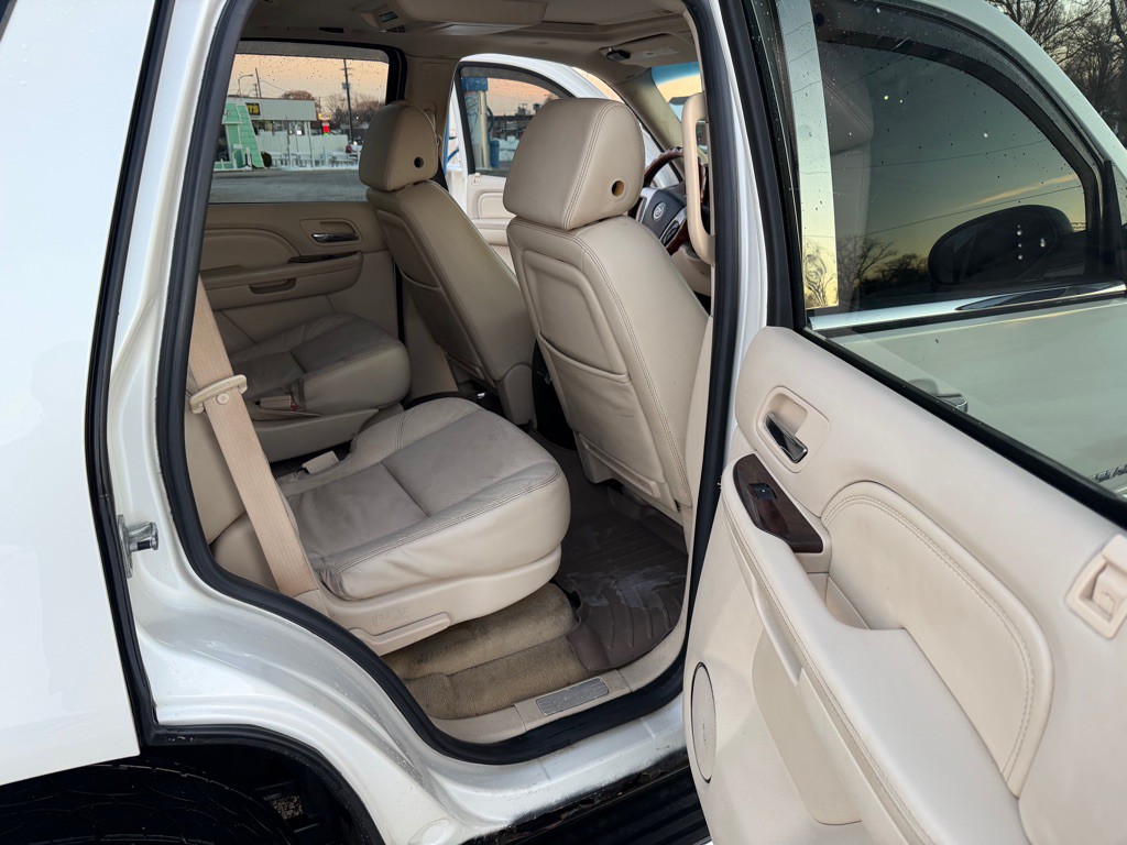 2007 Cadillac Escalade Image 10