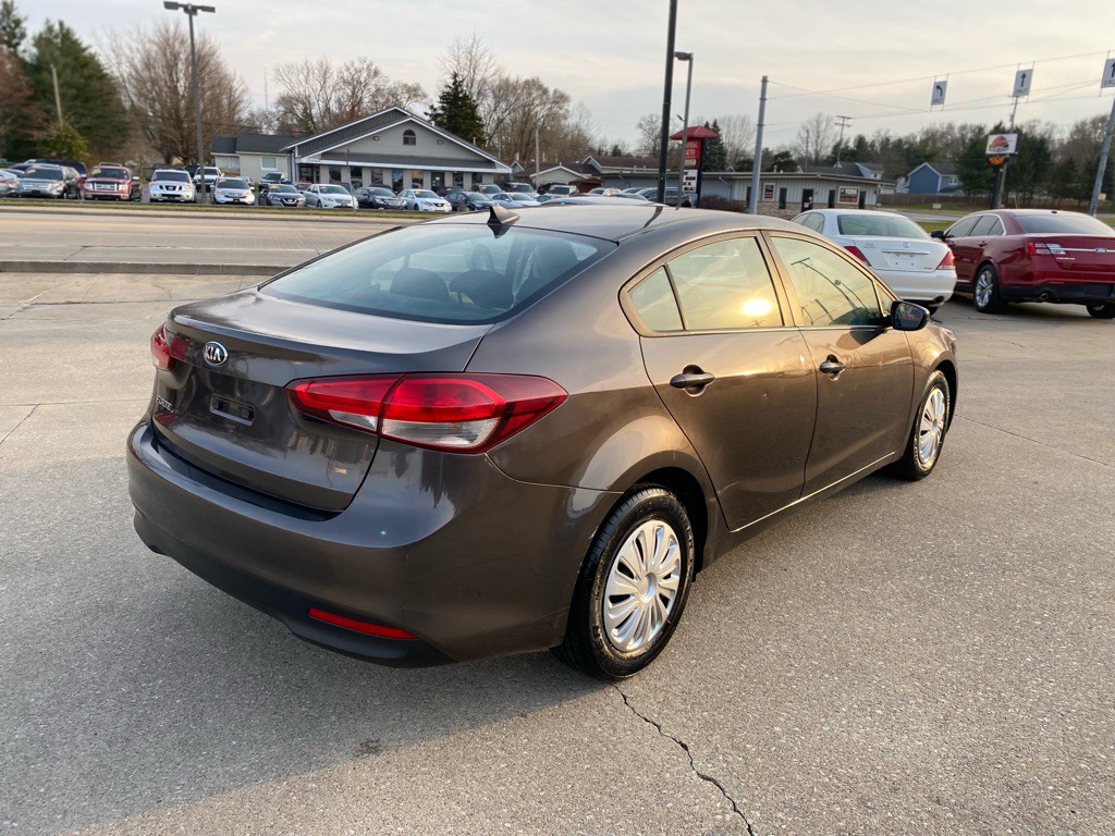 2017 Kia Forte Image 8