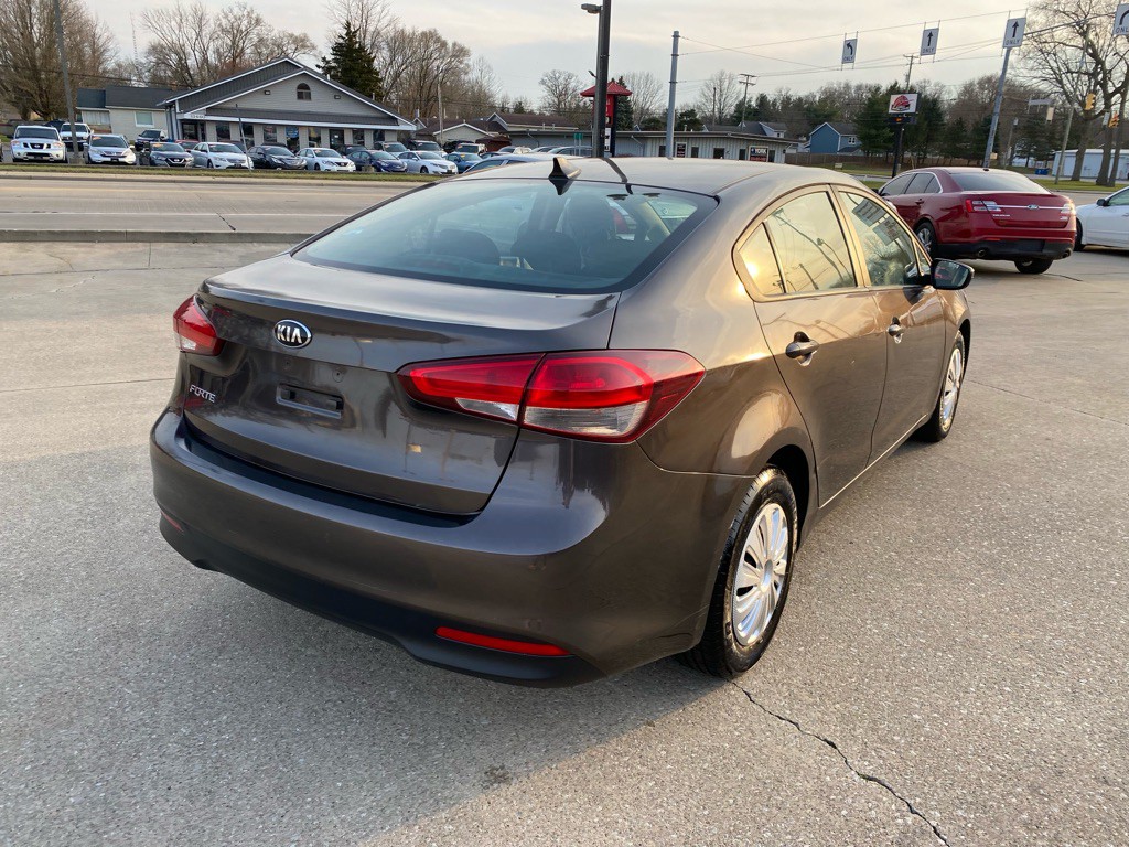 2017 Kia Forte Image 9