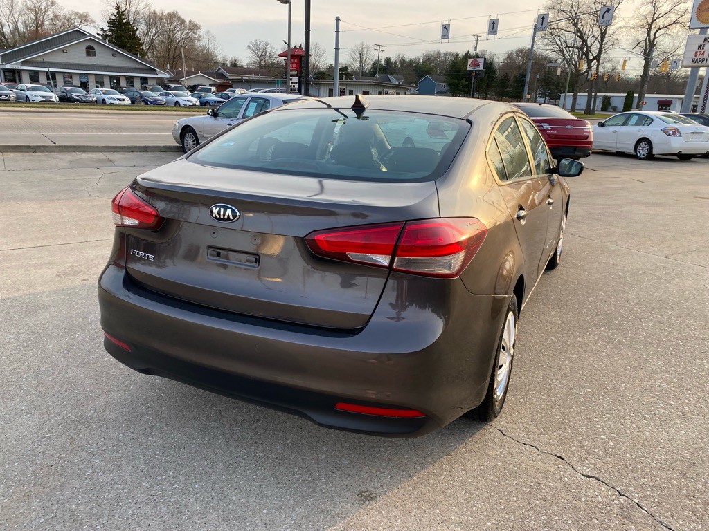 2017 Kia Forte Image 10
