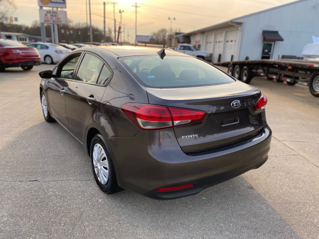 2017 Kia Forte Image 12