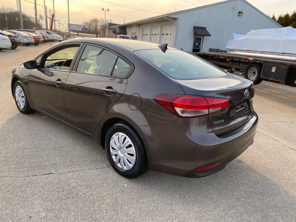 2017 Kia Forte Image 13