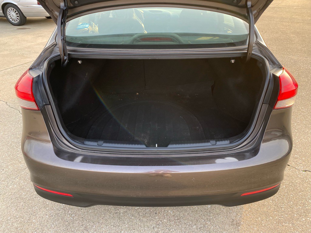 2017 Kia Forte Image 29
