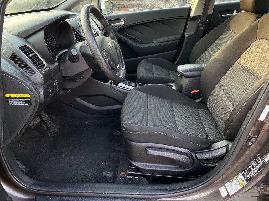 2017 Kia Forte Image 31