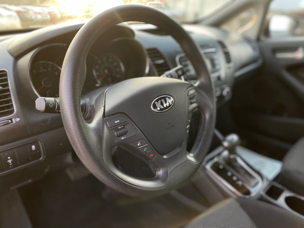 2017 Kia Forte Image 32