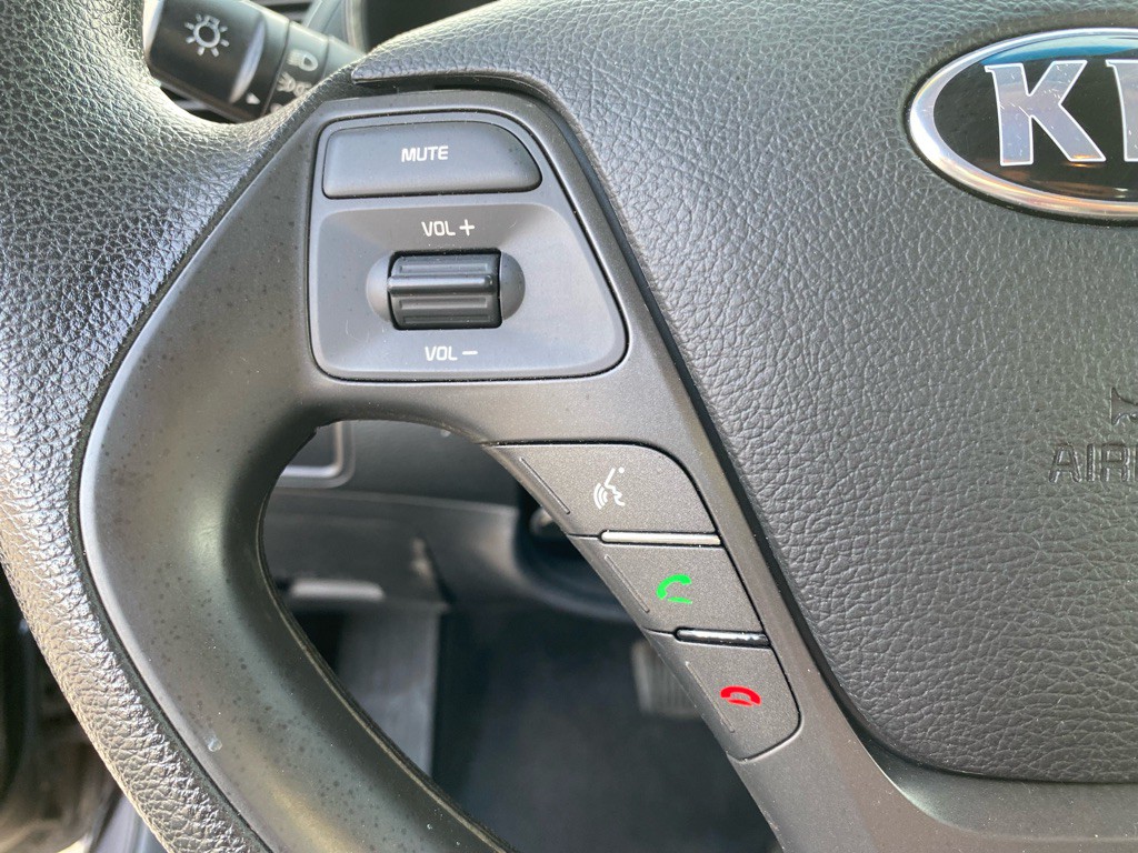 2017 Kia Forte Image 35