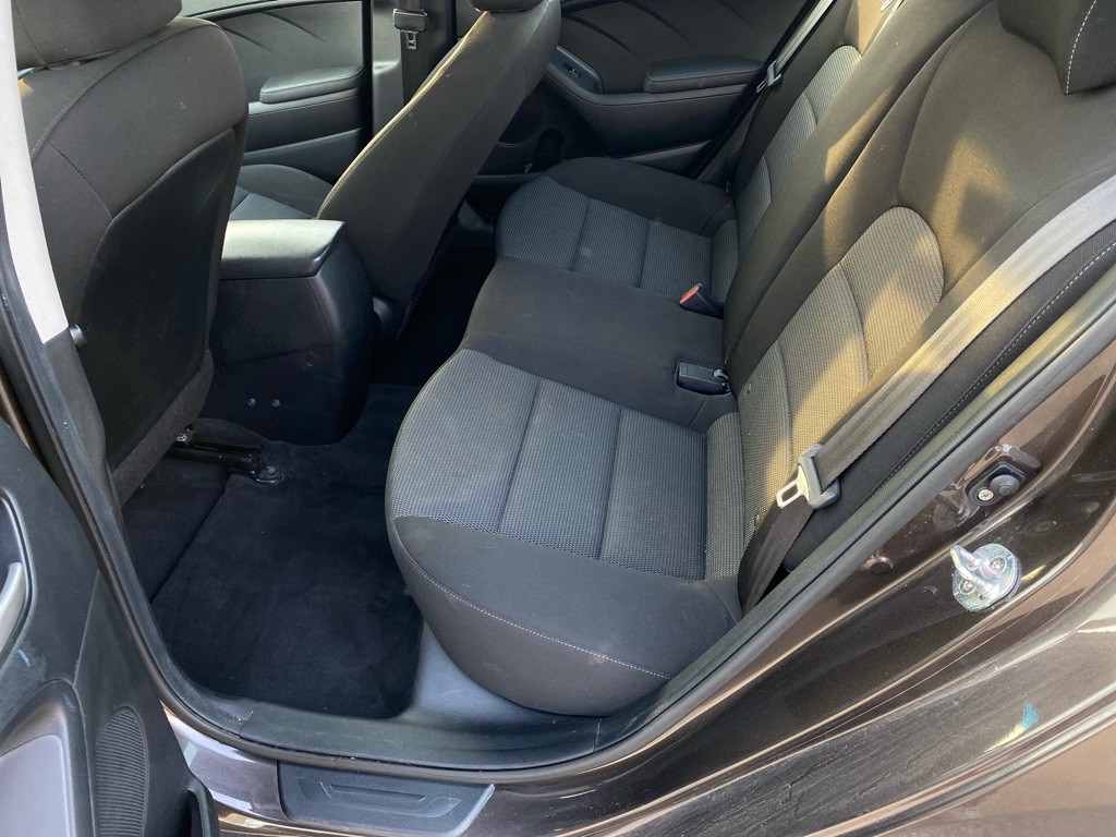 2017 Kia Forte Image 41
