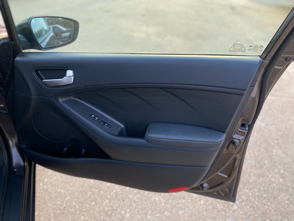 2017 Kia Forte Image 43