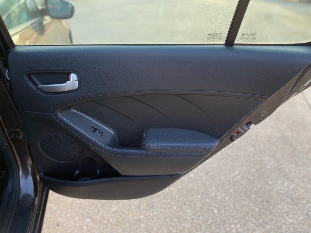 2017 Kia Forte Image 46