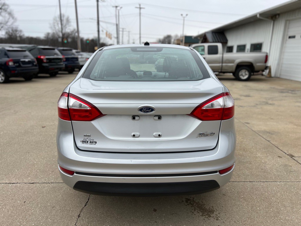 2017 Ford Fiesta Image 9