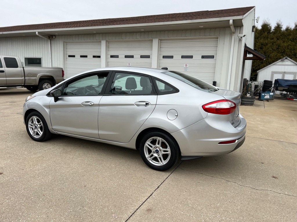 2017 Ford Fiesta Image 11