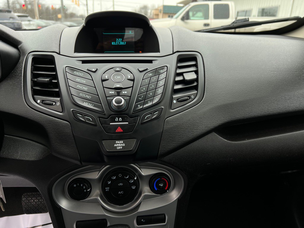 2017 Ford Fiesta Image 24