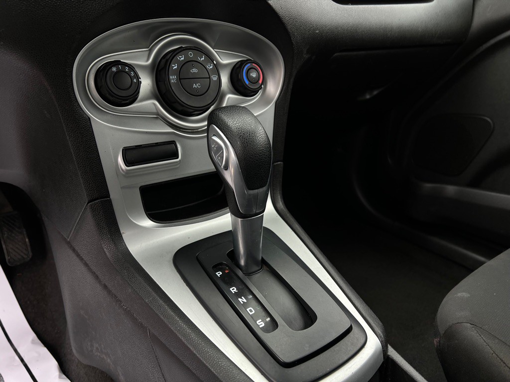 2017 Ford Fiesta Image 25
