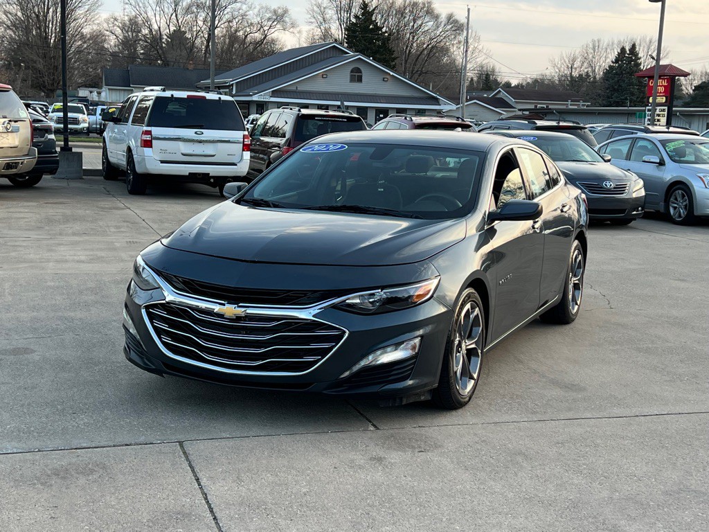 2020 Chevrolet Malibu Image 2