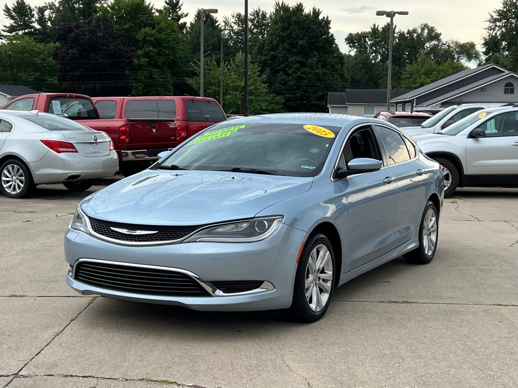 2015 Chrysler 200 Image 1