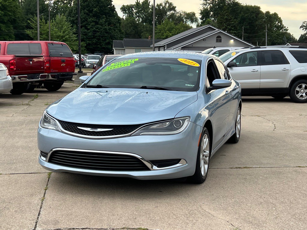 2015 Chrysler 200 Image 2