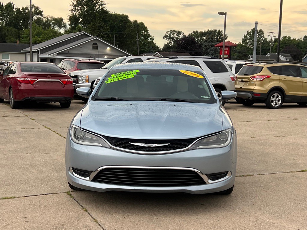 2015 Chrysler 200 Image 3