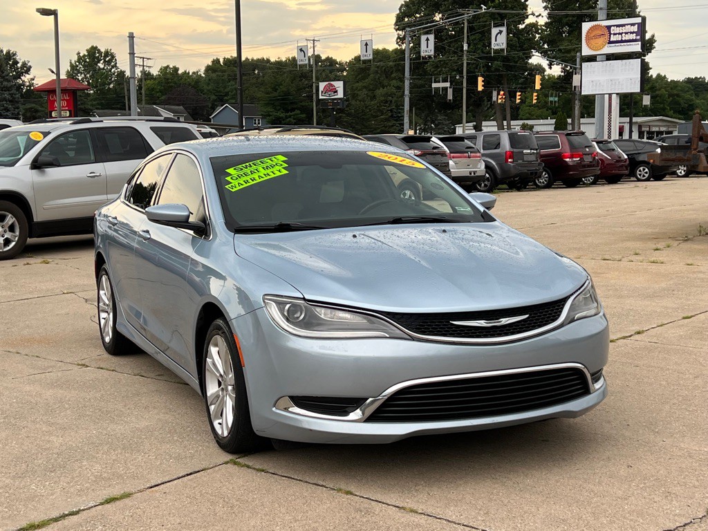2015 Chrysler 200 Image 4