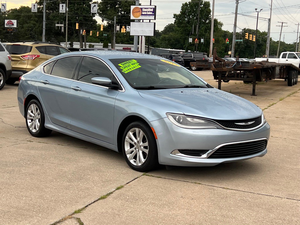 2015 Chrysler 200 Image 5